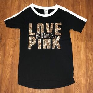 pink t-shirt